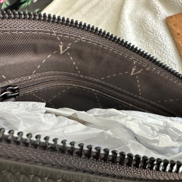 Vince Camuto “Dila” Crossbody – Matte Pebbled Leather (Moonstone/Grey) BNWT - Picture 8 of 11